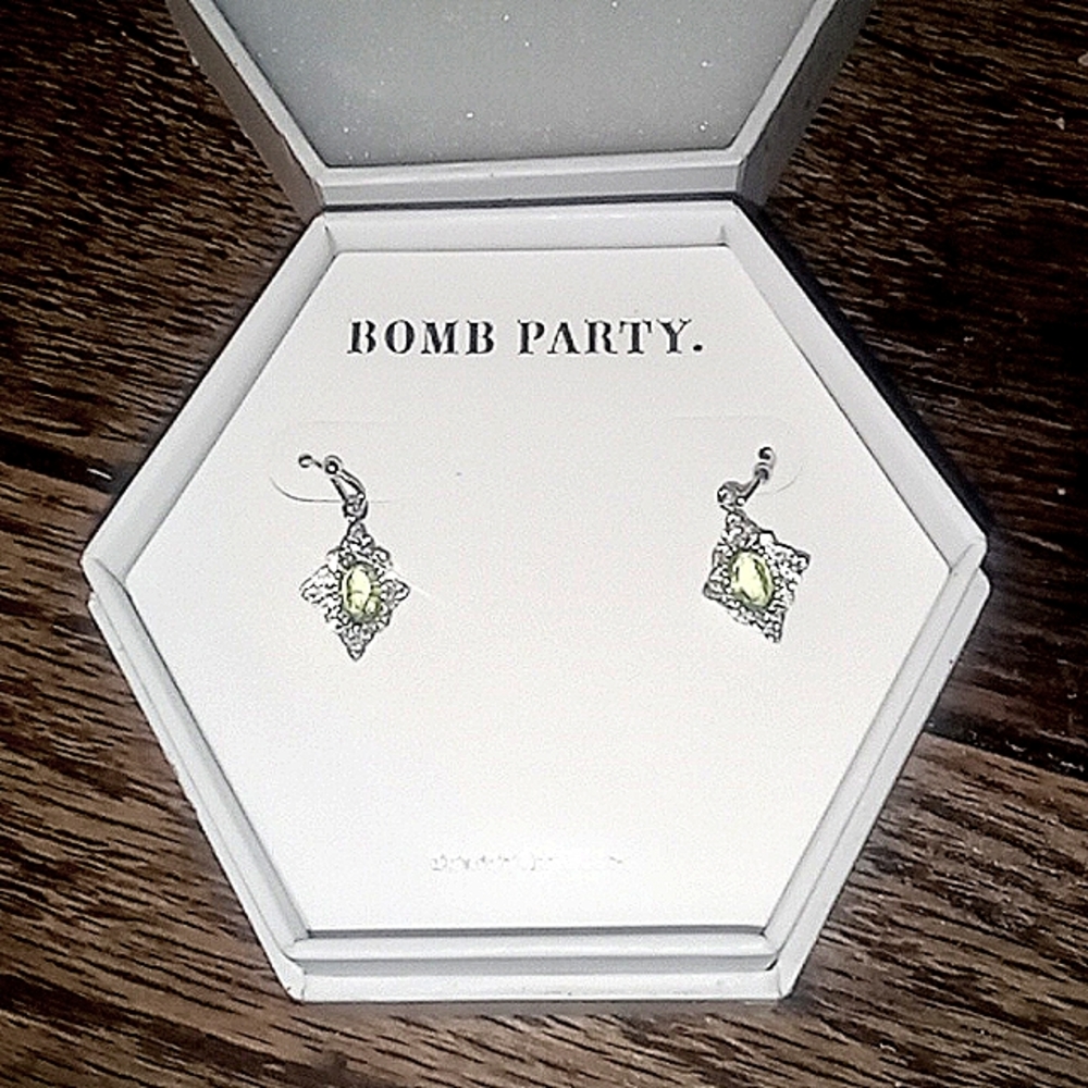 Bomb party green ear rings